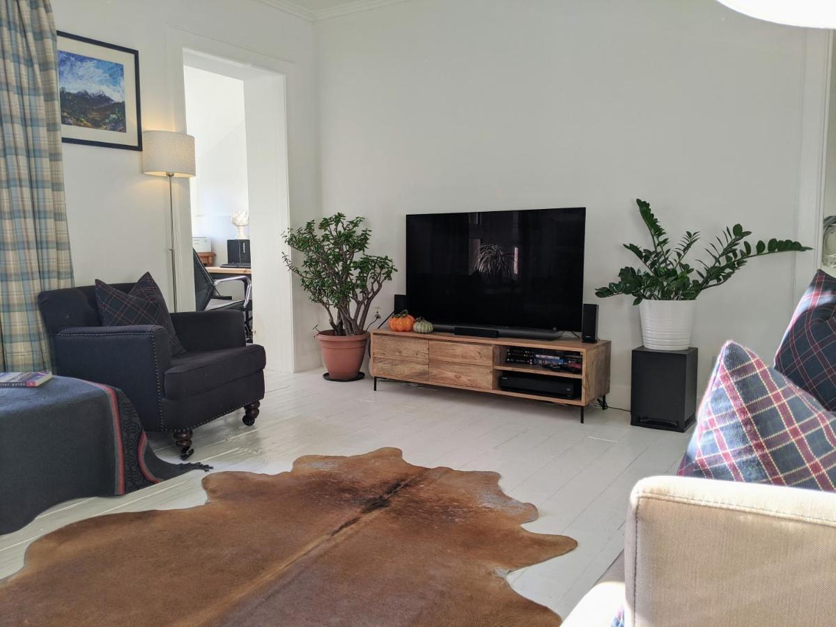 Central Hawick Spacious Stylish Flat With Log Burner Dış mekan fotoğraf